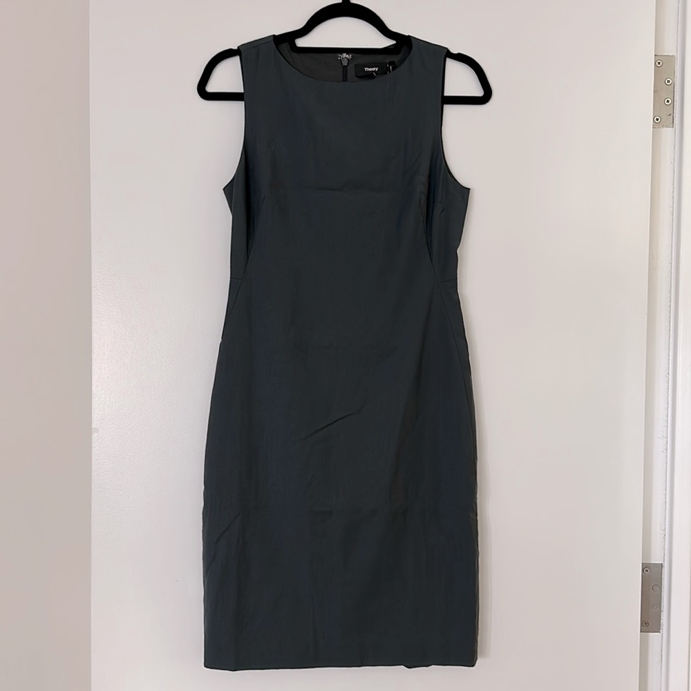 Theory fitted work dress in wool, excellent condition, size 2, dark grey